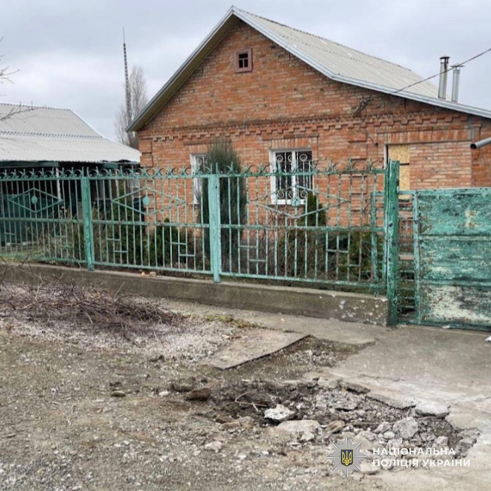 16 поранених і руйнування, 131 повідомлення про обстріли Нікополя і району, удар по Дніпру, атаки на Синельниківщину – поліція фіксує наслідки російського терору