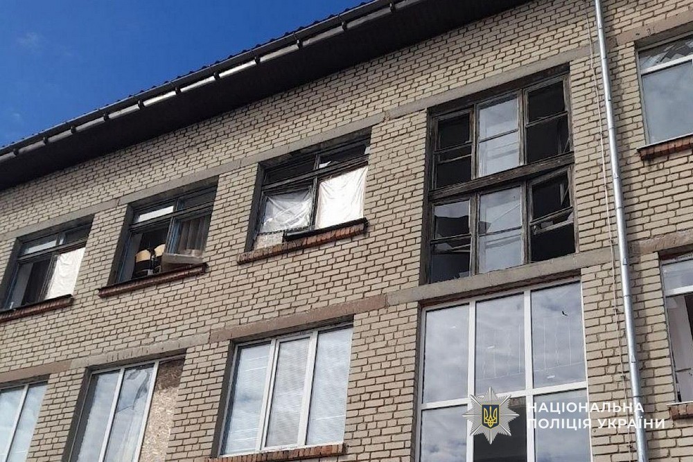 16 поранених і руйнування, 131 повідомлення про обстріли Нікополя і району, удар по Дніпру, атаки на Синельниківщину – поліція фіксує наслідки російського терору