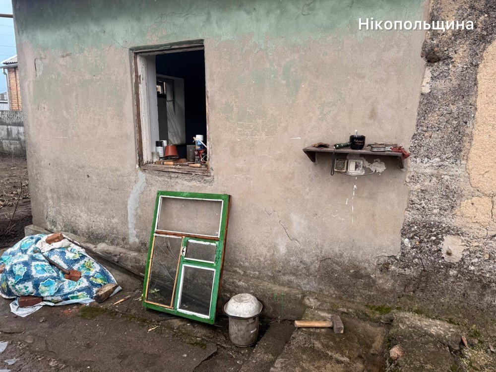 У Нікополі поранено 18-річну дівчину, побито банк, адмінбудівлю, магазин, є поранений у Дніпровському районі, під ударом була і Синельниківщина (фото)