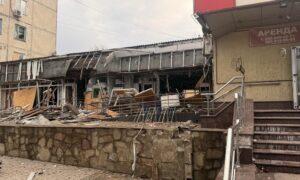 У Нікополі поранено 18-річну дівчину, побито банк, адмінбудівлю, магазин, є поранений у Дніпровському районі, під ударом була і Синельниківщина (фото)