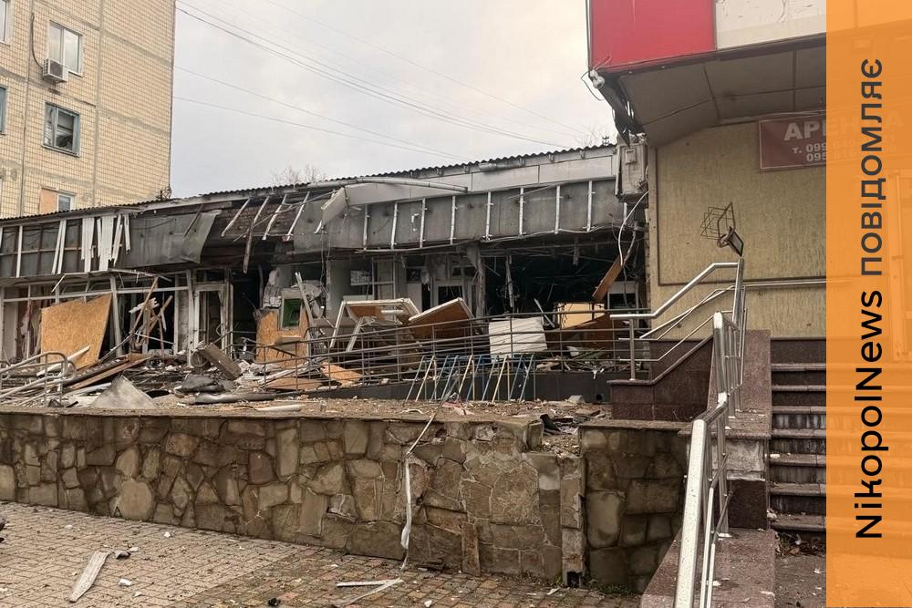 У Нікополі поранено 18-річну дівчину, побито банк, адмінбудівлю, магазин, є поранений у Дніпровському районі, під ударом була і Синельниківщина (фото) 1 У Нікополі поранено 18-річну дівчину, побито банк, адмінбудівлю, магазин, є поранений у Дніпровському районі, під ударом була і Синельниківщина (фото)