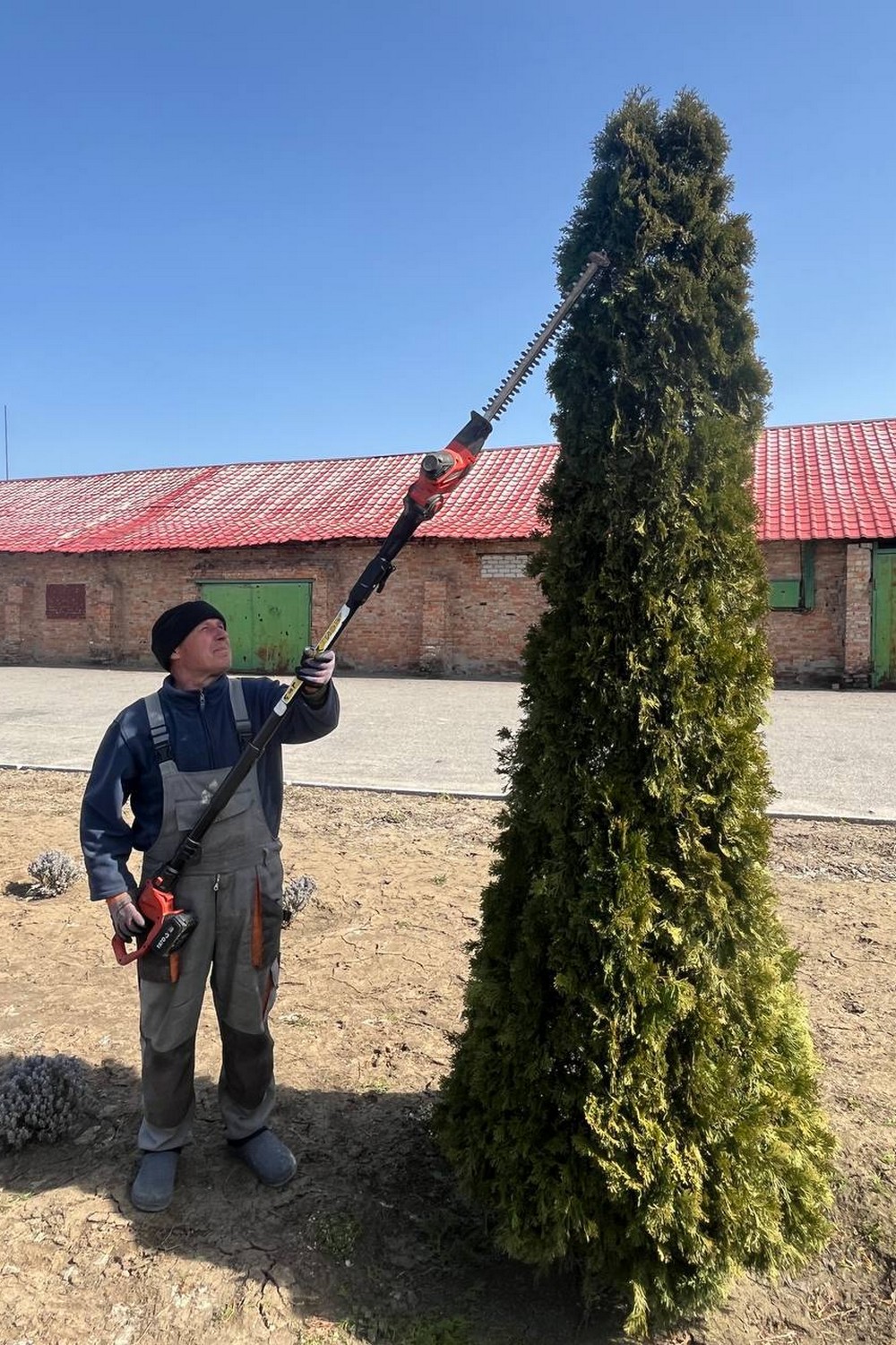 У Червоногригорівській громаді з настанням тепла тривають заходи з благоустрою територій (фото)