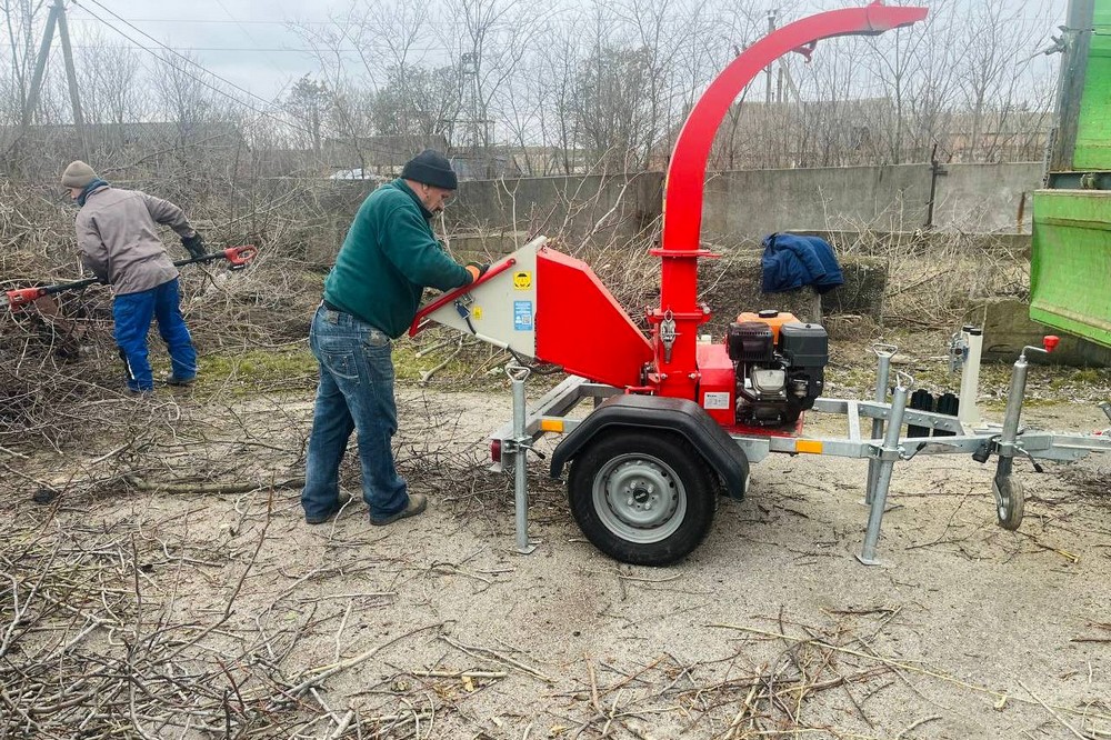 В господарстві все згодиться: на Нікопольщині гілки чагарника перетворять на паливо В господарстві все згодиться: на Нікопольщині гілки чагарника перетворять на паливо