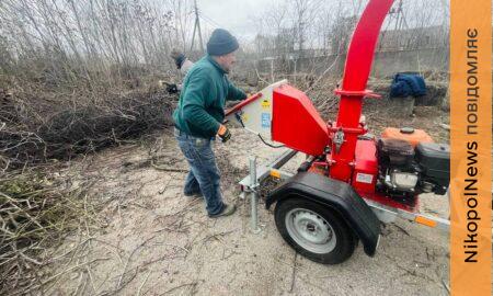В господарстві все згодиться: на Нікопольщині гілки чагарника перетворять на паливо