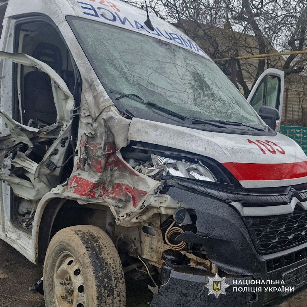 Ворог вдарив по швидкій, скутеру, авто і будинку на Нікопольщині – четверо поранених, також постраждалий у Дніпровському районі, під ударом були Криворіжжя і Синельниківщина (фото)