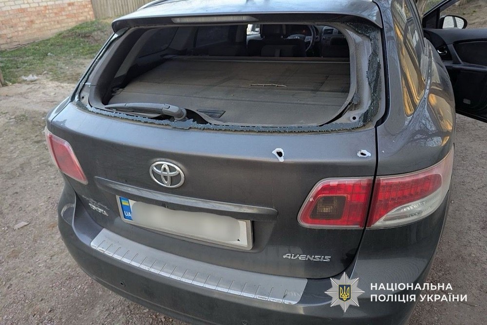 Ворог вдарив по швидкій, скутеру, авто і будинку на Нікопольщині – четверо поранених, також постраждалий у Дніпровському районі, під ударом були Криворіжжя і Синельниківщина (фото)