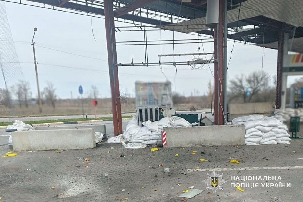 Ворог вдарив по швидкій, скутеру, авто і будинку на Нікопольщині – четверо поранених, також постраждалий у Дніпровському районі, під ударом були Криворіжжя і Синельниківщина (фото)