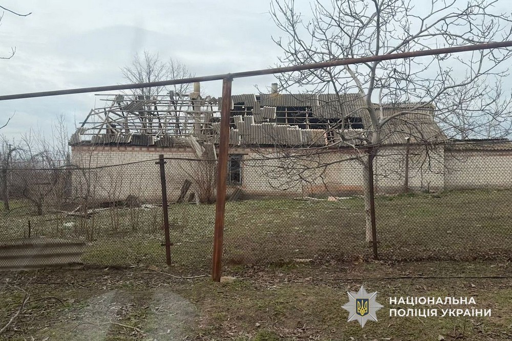 Ворог вдарив по швидкій, скутеру, авто і будинку на Нікопольщині – четверо поранених, також постраждалий у Дніпровському районі, під ударом були Криворіжжя і Синельниківщина (фото)