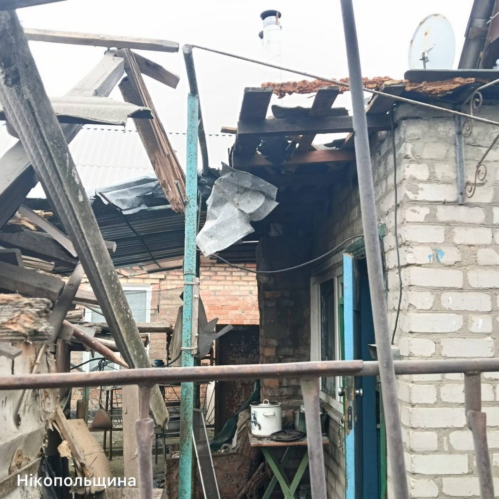 Є поранені у Нікополі і Кам’янському районі, пошкоджені лазня, підприємства, будинки, сталися пожежі (фото) Є поранені у Нікополі і Кам’янському районі, пошкоджені лазня, підприємства, будинки, сталися пожежі (фото)