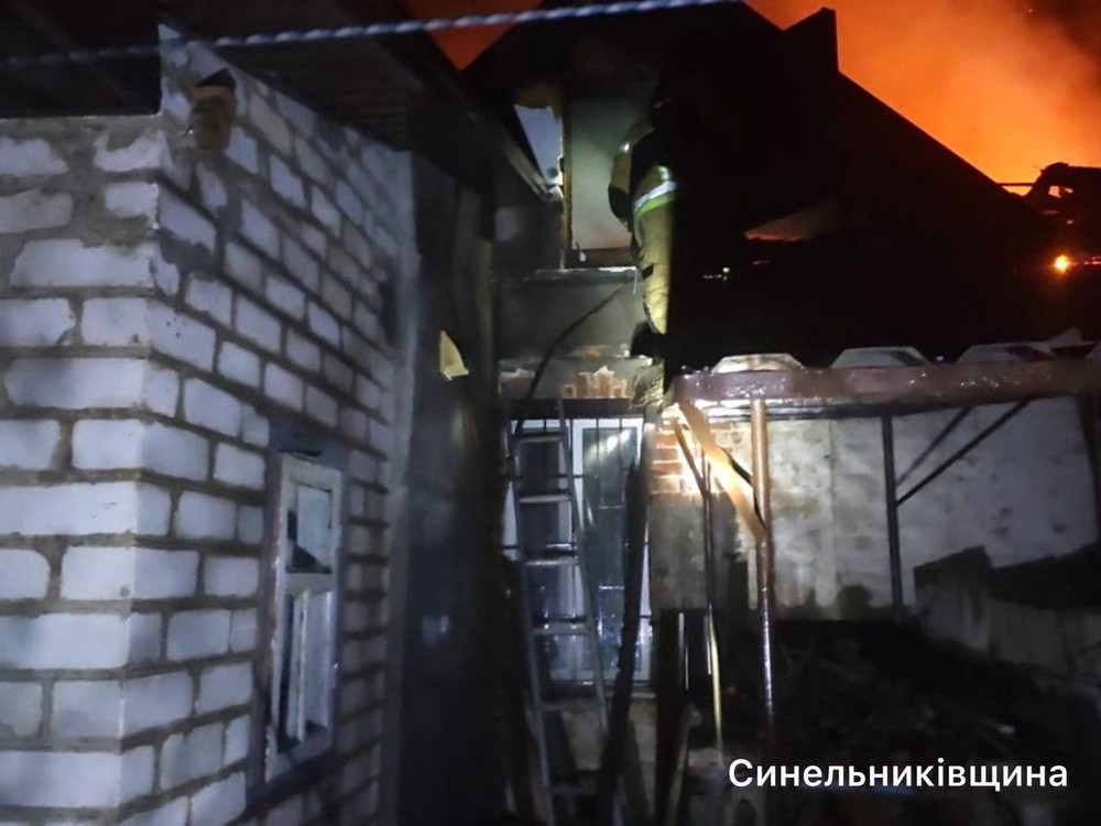 Нікопольщина, Кривий Ріг і Синельниківщина були під ворожим вогнем цієї ночі: пошкоджено об’єкт інфраструктури, виникла пожежа (фото) Нікопольщина, Кривий Ріг і Синельниківщина були під ворожим вогнем цієї ночі: пошкоджено об’єкт інфраструктури, виникла пожежа (фото)