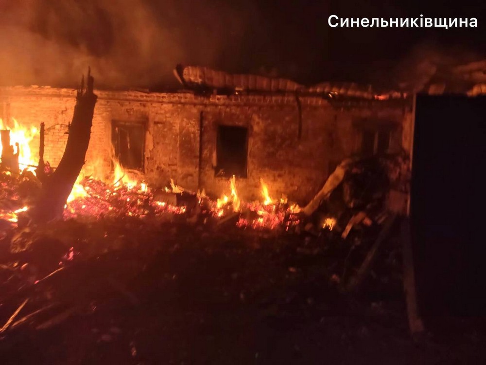 Нікопольщина, Кривий Ріг і Синельниківщина були під ворожим вогнем цієї ночі: пошкоджено об’єкт інфраструктури, виникла пожежа (фото) Нікопольщина, Кривий Ріг і Синельниківщина були під ворожим вогнем цієї ночі: пошкоджено об’єкт інфраструктури, виникла пожежа (фото)