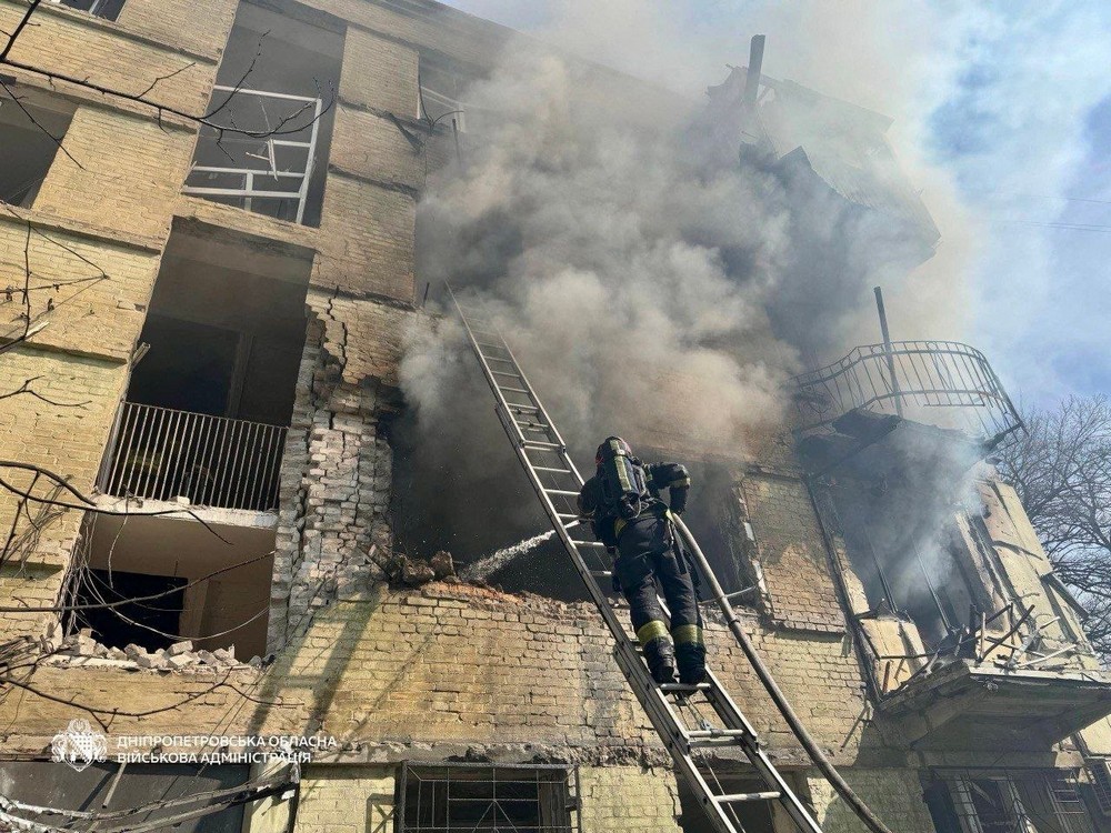 Атака на Дніпро 26 березня: удари по центру, є постраждалі – все, що відомо (фото, відео) Атака на Дніпро 26 березня: удари по центру, є постраждалі – все, що відомо (фото, відео)