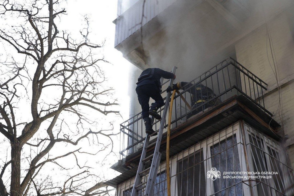 Атака на Дніпро 26 березня: удари по центру, є постраждалі – все, що відомо (фото, відео) Атака на Дніпро 26 березня: удари по центру, є постраждалі – все, що відомо (фото, відео)