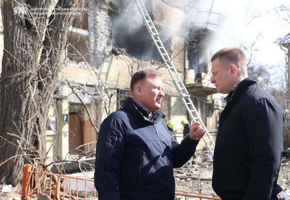 Атака на Дніпро 26 березня: удари по центру, є постраждалі – все, що відомо (фото, відео) Атака на Дніпро 26 березня: удари по центру, є постраждалі – все, що відомо (фото, відео)