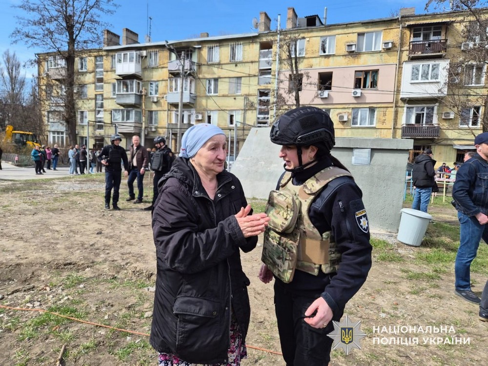 Поранені у Нікополі, Дніпрі і Кам’янському районі: поліція показала наслідки ворожих ударів по Дніпропетровщині Поранені у Нікополі, Дніпрі і Кам’янському районі: поліція показала наслідки ворожих ударів по Дніпропетровщині