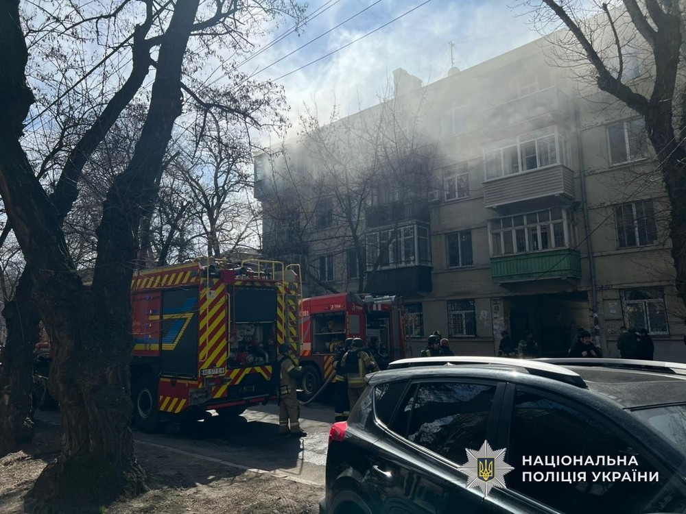 Поранені у Нікополі, Дніпрі і Кам’янському районі: поліція показала наслідки ворожих ударів по Дніпропетровщині Поранені у Нікополі, Дніпрі і Кам’янському районі: поліція показала наслідки ворожих ударів по Дніпропетровщині