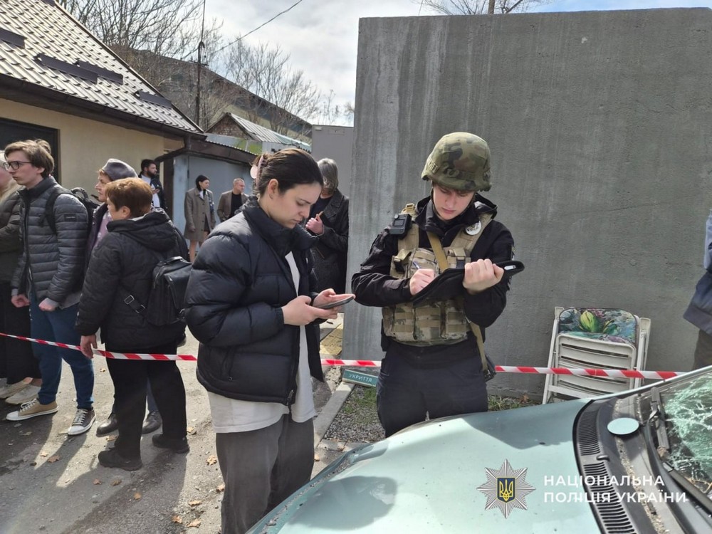 Поранені у Нікополі, Дніпрі і Кам’янському районі: поліція показала наслідки ворожих ударів по Дніпропетровщині Поранені у Нікополі, Дніпрі і Кам’янському районі: поліція показала наслідки ворожих ударів по Дніпропетровщині