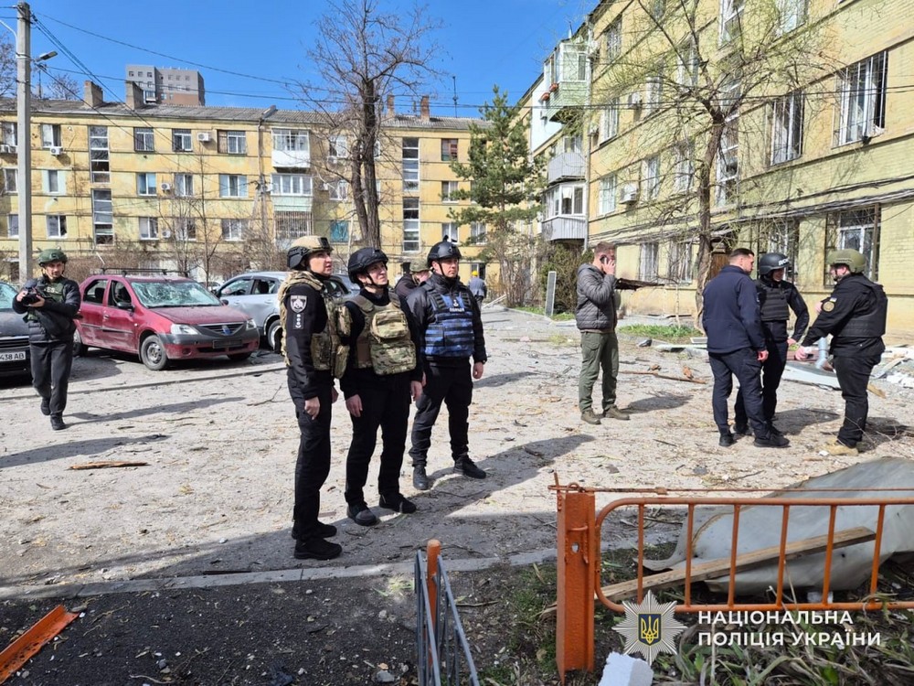 Поранені у Нікополі, Дніпрі і Кам’янському районі: поліція показала наслідки ворожих ударів по Дніпропетровщині Поранені у Нікополі, Дніпрі і Кам’янському районі: поліція показала наслідки ворожих ударів по Дніпропетровщині