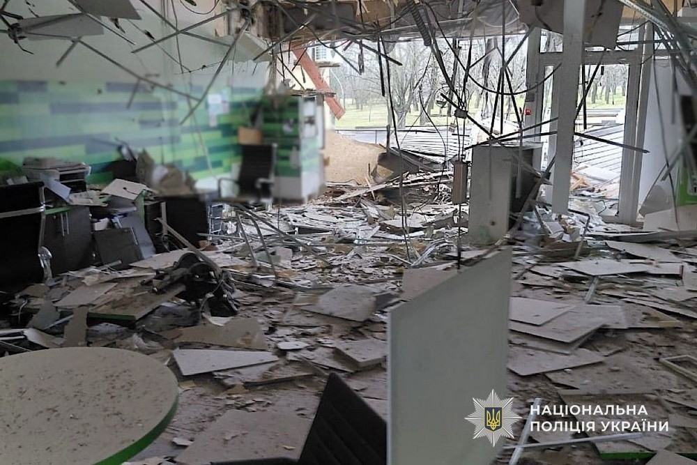 Поранені у Нікополі, Дніпрі і Кам’янському районі: поліція показала наслідки ворожих ударів по Дніпропетровщині Поранені у Нікополі, Дніпрі і Кам’янському районі: поліція показала наслідки ворожих ударів по Дніпропетровщині