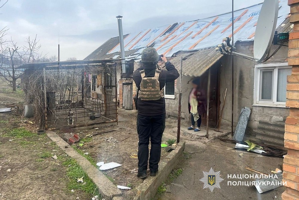 Поранені у Нікополі, Дніпрі і Кам’янському районі: поліція показала наслідки ворожих ударів по Дніпропетровщині Поранені у Нікополі, Дніпрі і Кам’янському районі: поліція показала наслідки ворожих ударів по Дніпропетровщині