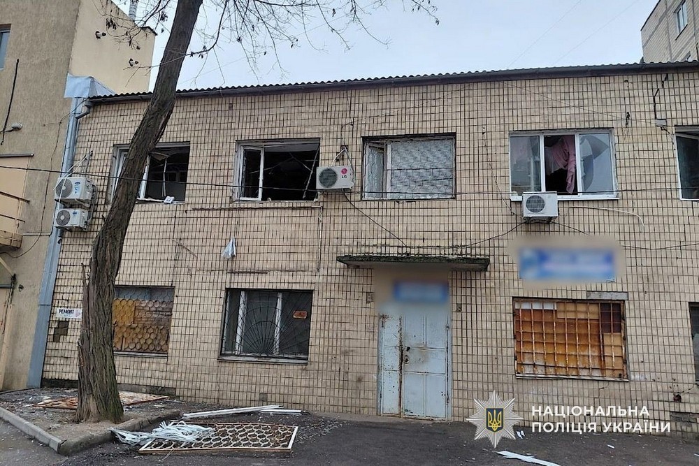 Поранені у Нікополі, Дніпрі і Кам’янському районі: поліція показала наслідки ворожих ударів по Дніпропетровщині Поранені у Нікополі, Дніпрі і Кам’янському районі: поліція показала наслідки ворожих ударів по Дніпропетровщині