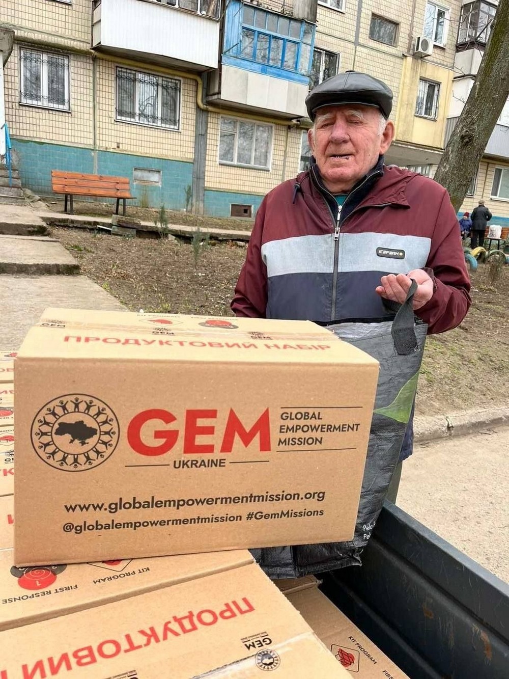 Гуманітарна допомога у Марганці на цьому тижні: мешканці отримали 4500 продуктових наборів (фото) Гуманітарна допомога у Марганці на цьому тижні: мешканці отримали 4500 продуктових наборів (фото)