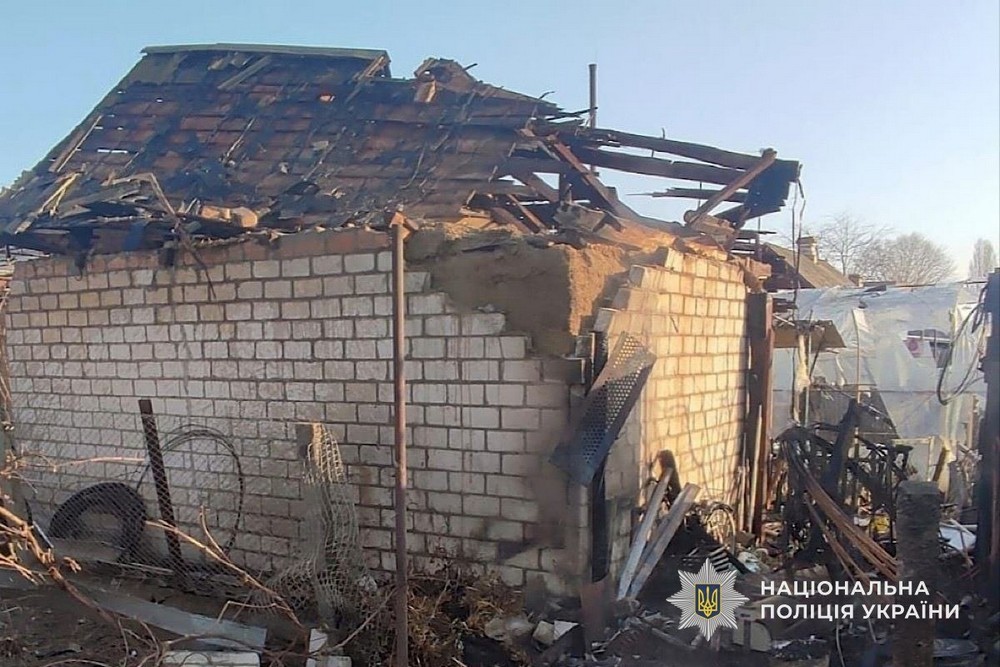 П’ятеро поранених у Нікополі і районі, понад 150 ударів за добу – поліція розповіла про наслідки обстрілів області (фото) П’ятеро поранених у Нікополі і районі, понад 150 ударів за добу – поліція розповіла про наслідки обстрілів області (фото)