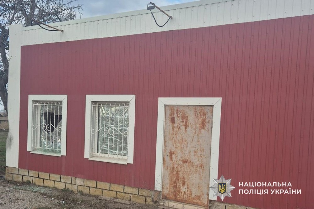 П’ятеро поранених у Нікополі і районі, понад 150 ударів за добу – поліція розповіла про наслідки обстрілів області (фото) П’ятеро поранених у Нікополі і районі, понад 150 ударів за добу – поліція розповіла про наслідки обстрілів області (фото)