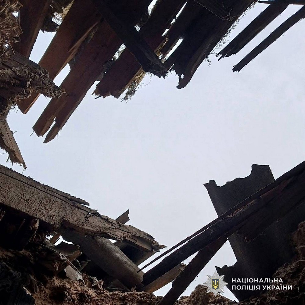 П’ятеро поранених у Нікополі і районі, понад 150 ударів за добу – поліція розповіла про наслідки обстрілів області (фото) П’ятеро поранених у Нікополі і районі, понад 150 ударів за добу – поліція розповіла про наслідки обстрілів області (фото)
