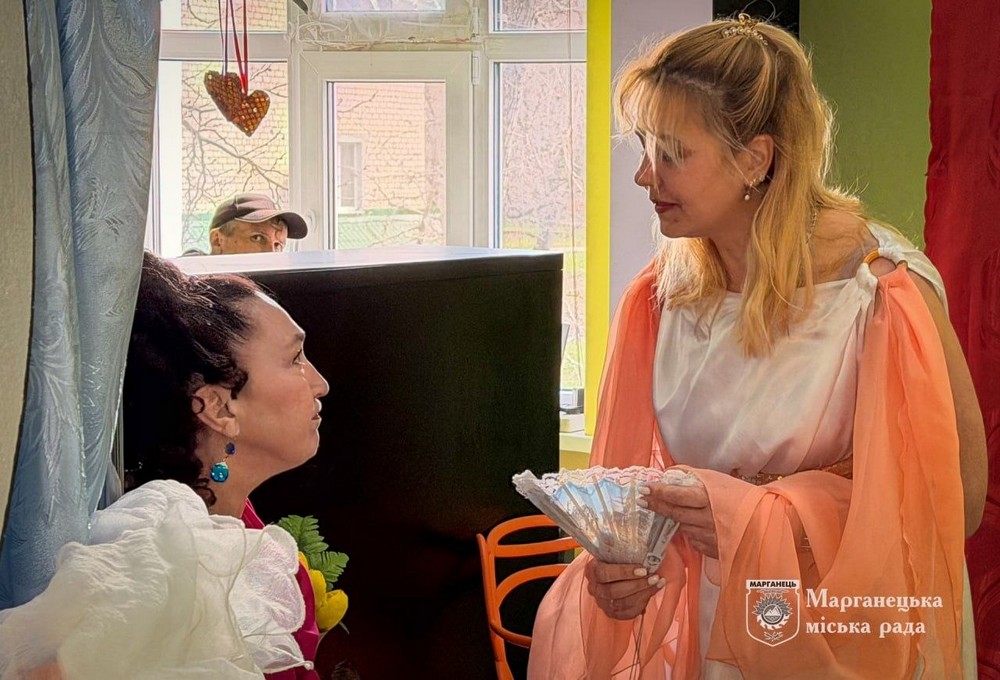 У Марганці сьогодні, у Міжнародний день театру, відбулася вистава "Дзеркало душі" (фото) У Марганці сьогодні, у Міжнародний день театру, відбулася вистава "Дзеркало душі" (фото)