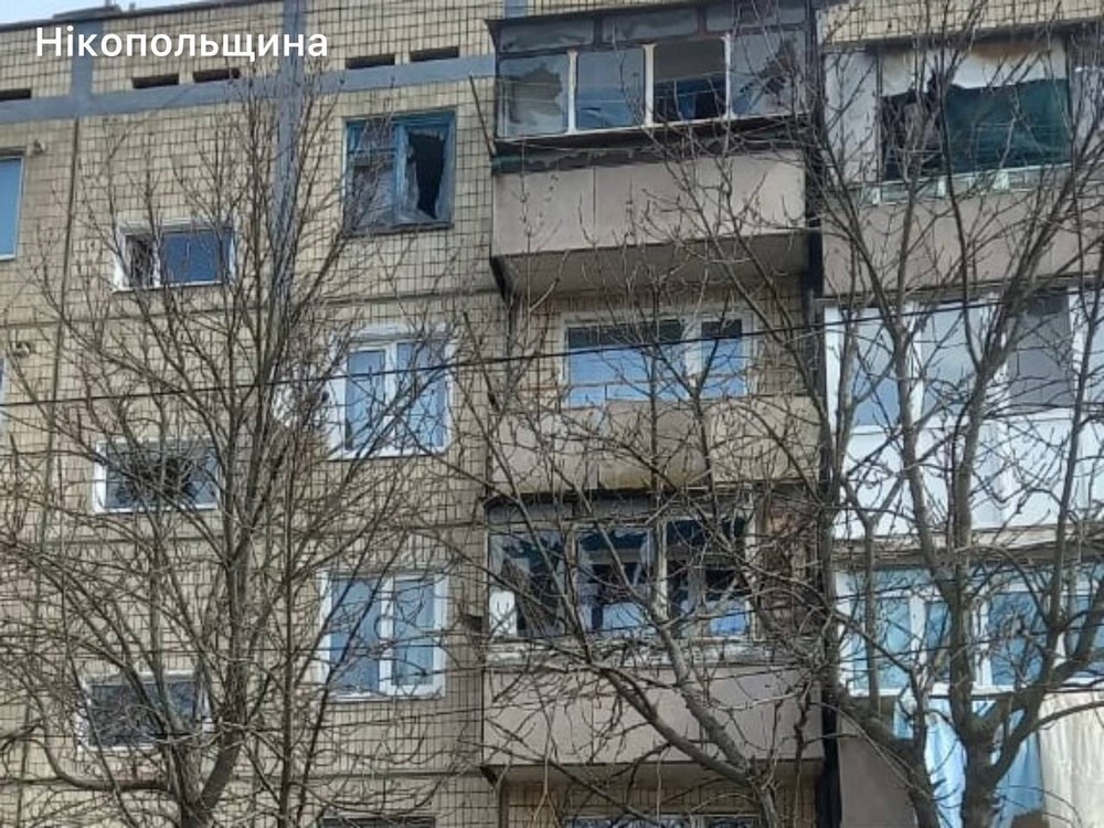У Нікополі четверо поранених, серед них дитина, побито перукарню, магазини, багатоповерхівки, також постраждалий є на Синельниківщині, під ударом було і Криворіжжя (фото) У Нікополі четверо поранених, серед них дитина, побито перукарню, магазини, багатоповерхівки, також постраждалий є на Синельниківщині, під ударом було і Криворіжжя (фото)