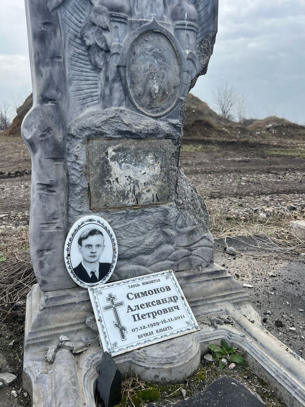 У Марганці знову атаковано кладовище: розбито близько 20 пам’ятників (фото)