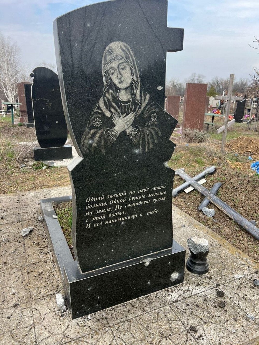 У Марганці знову атаковано кладовище: розбито близько 20 пам’ятників (фото)