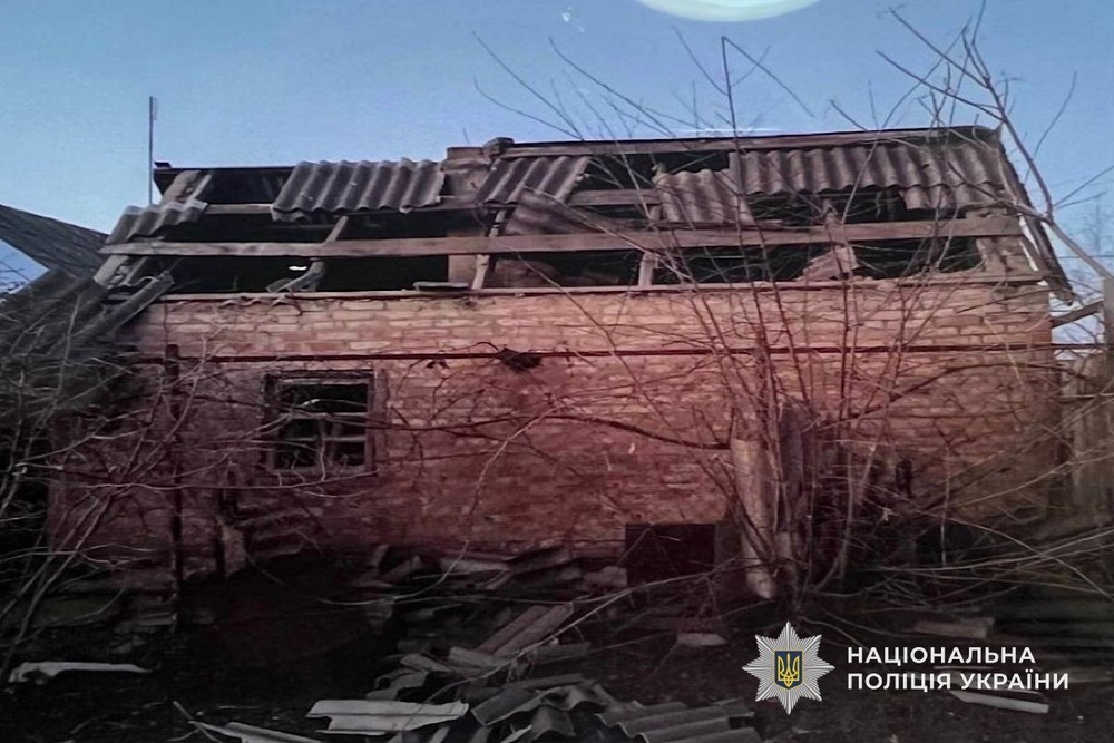 Ворог вдарив по центру Нікополя і перехрестю, поранивши людей, також є постраждалий на Синельниківщині – поліція (фото) Ворог вдарив по центру Нікополя і перехрестю, поранивши людей, також є постраждалий на Синельниківщині – поліція (фото)