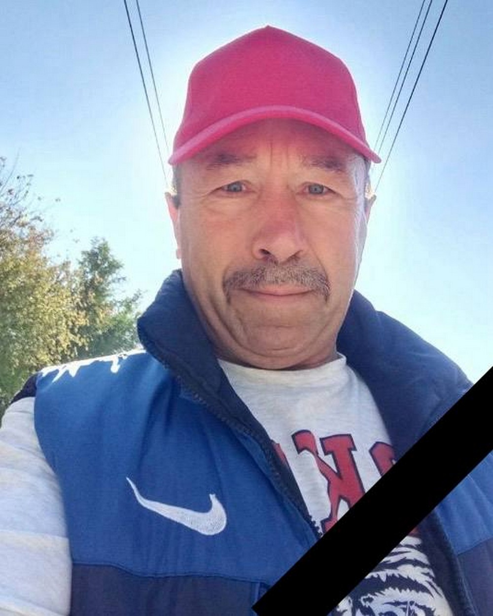 Росіяни вбили у Нікополі ще одну людину. На жаль, не вдалося врятувати пораненого чоловіка. Росіяни вбили у Нікополі ще одну людину. На жаль, не вдалося врятувати пораненого чоловіка.