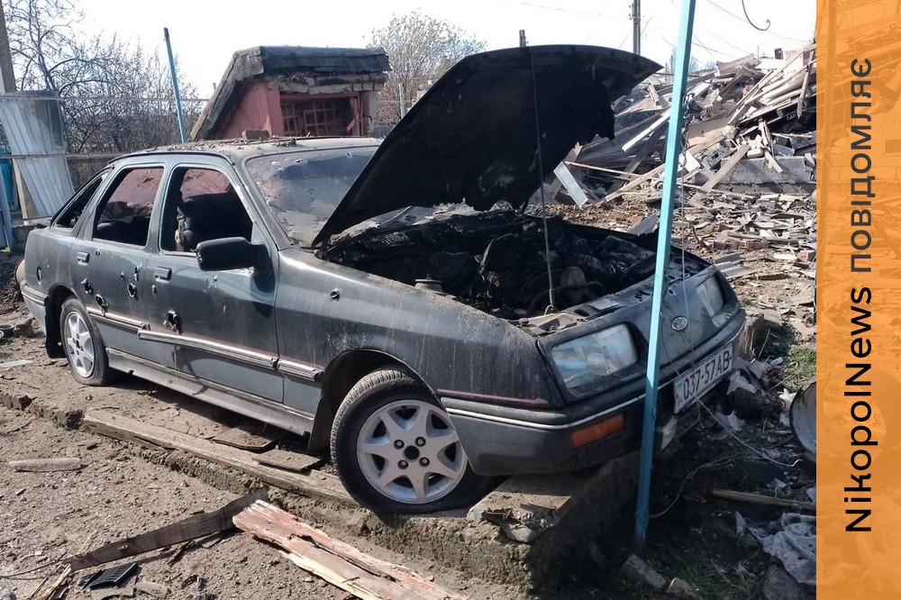 Четверо поранених, пошкоджені адмінбудівля, авто поліції і гімназія: ворог атакував Нікополь та район, Синельниківщину, Криворіжжя (фото) 1 Ворог атакував Нікополь та район, Синельниківщину, Криворіжжя. Є поранені та руйнування.