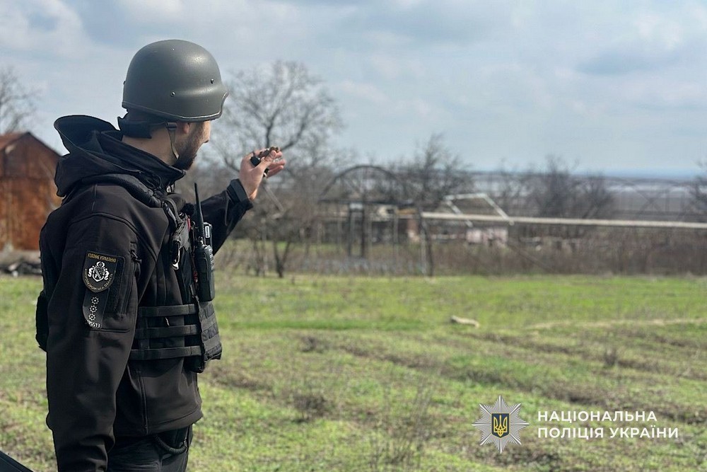 Фото наслідків обстрілів Нікополя і району від поліції