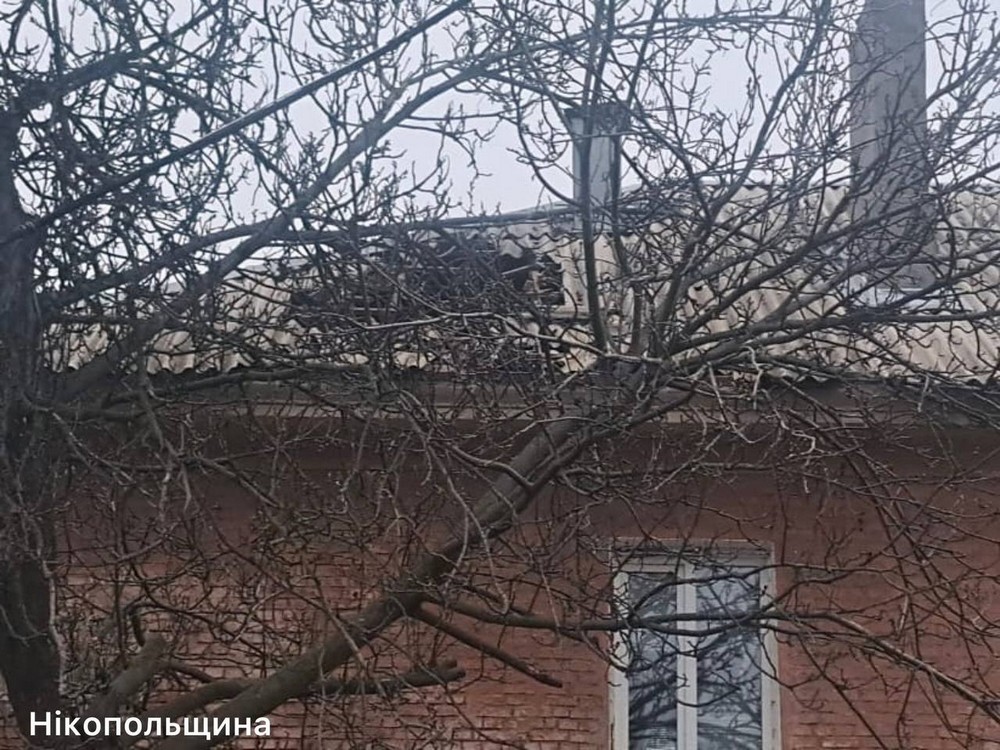 Ворог бив по Нікопольщині з РСЗВ, збільшилася кількість поранених, також є поранені на Криворіжжі, під ударом була і Синельниківщина (фото) Ворог бив по Нікопольщині з РСЗВ, збільшилася кількість поранених, також є поранені на Криворіжжі, під ударом була і Синельниківщина (фото)