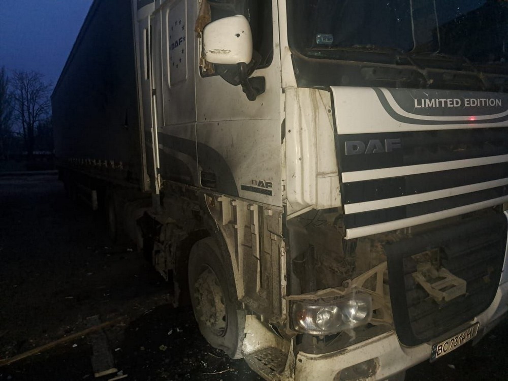 Ворог бив по Нікопольщині з РСЗВ, збільшилася кількість поранених, також є поранені на Криворіжжі, під ударом була і Синельниківщина (фото) Ворог бив по Нікопольщині з РСЗВ, збільшилася кількість поранених, також є поранені на Криворіжжі, під ударом була і Синельниківщина (фото)