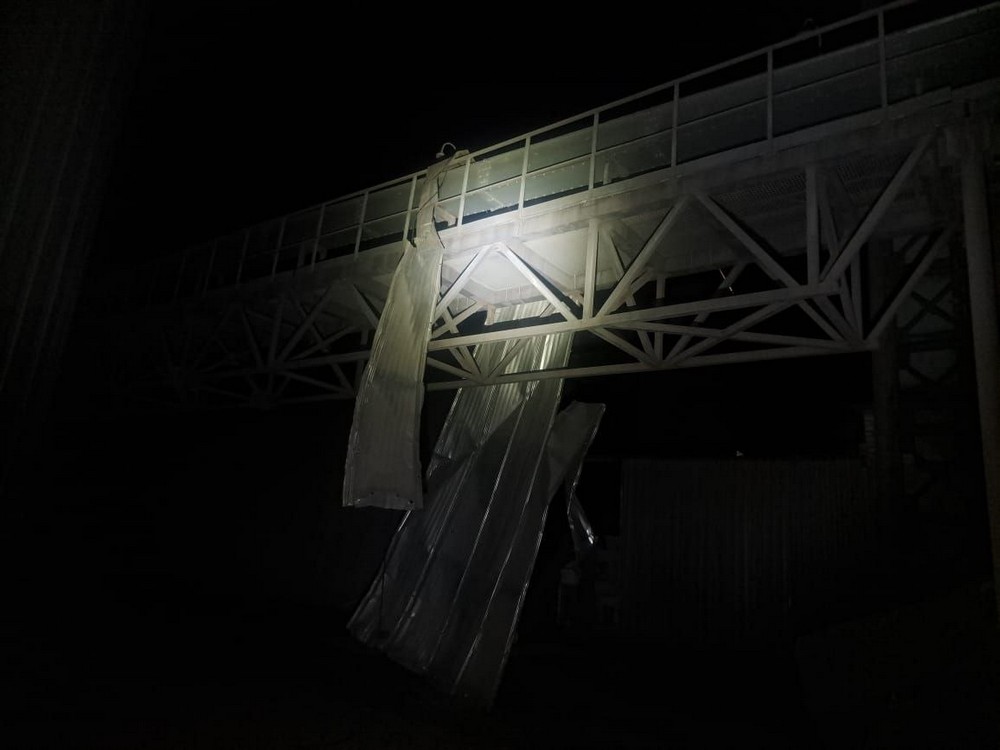 Ворог бив по Нікопольщині з РСЗВ, збільшилася кількість поранених, також є поранені на Криворіжжі, під ударом була і Синельниківщина (фото) Ворог бив по Нікопольщині з РСЗВ, збільшилася кількість поранених, також є поранені на Криворіжжі, під ударом була і Синельниківщина (фото)