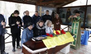 Мріяв про вільну, мирну та незалежну Україну: Нікополь сьогодні провів в останню путь Захисника (фото)