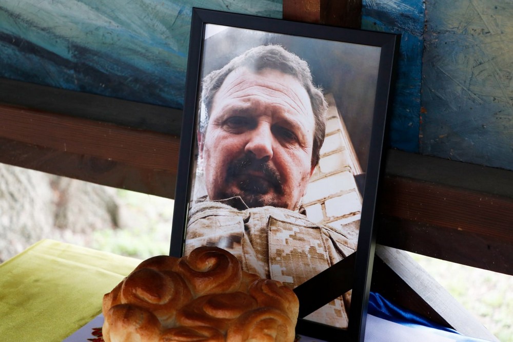 Мріяв про вільну, мирну та незалежну Україну: Нікополь сьогодні провів в останню путь Захисника (фото) Мріяв про вільну, мирну та незалежну Україну: Нікополь сьогодні провів в останню путь Захисника (фото)