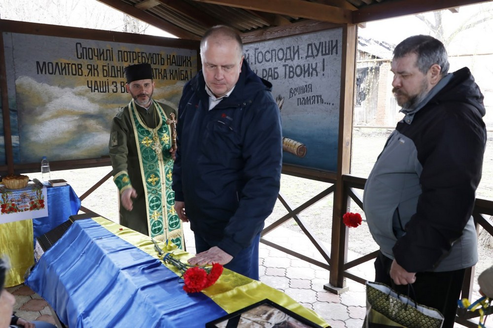 Нікополь сьогодні провів в останню путь Захисника Нікополь сьогодні провів в останню путь Захисника