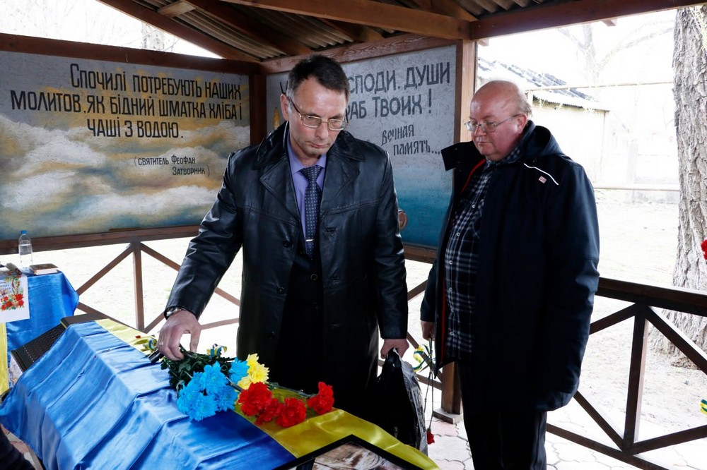 Мріяв про вільну, мирну та незалежну Україну: Нікополь сьогодні провів в останню путь Захисника (фото) Мріяв про вільну, мирну та незалежну Україну: Нікополь сьогодні провів в останню путь Захисника (фото)