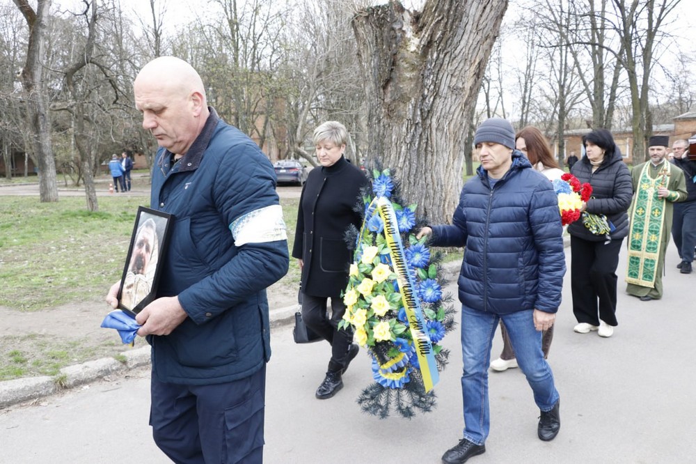 Мріяв про вільну, мирну та незалежну Україну: Нікополь сьогодні провів в останню путь Захисника (фото) Мріяв про вільну, мирну та незалежну Україну: Нікополь сьогодні провів в останню путь Захисника (фото)