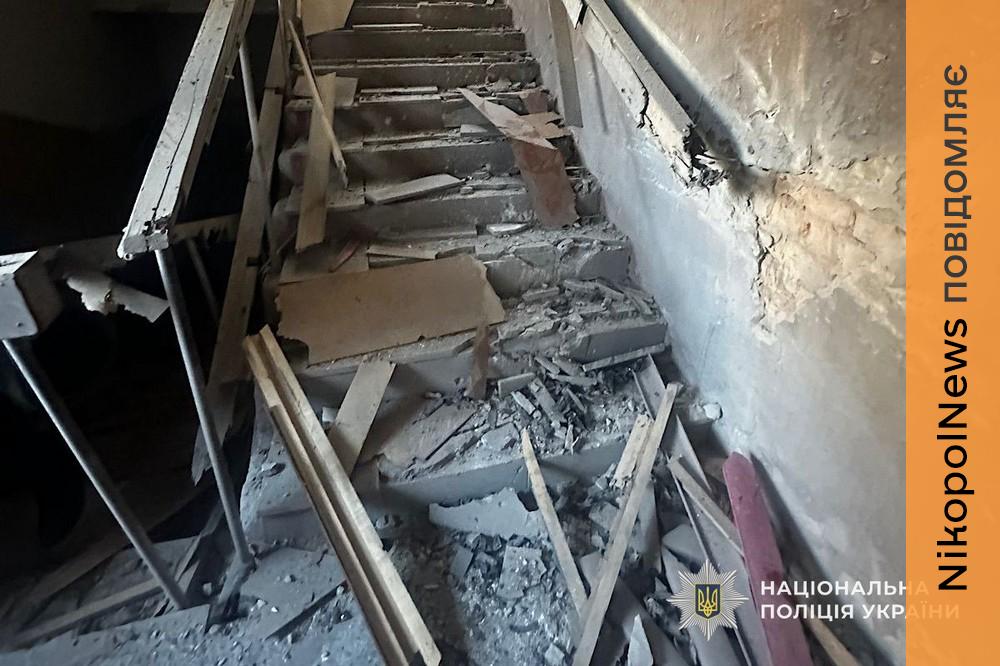 Масована атака на управління поліції у Нікополі, поранені і руйнування: подробиці, фото і відео від правоохоронців 1 у Нікополі 4