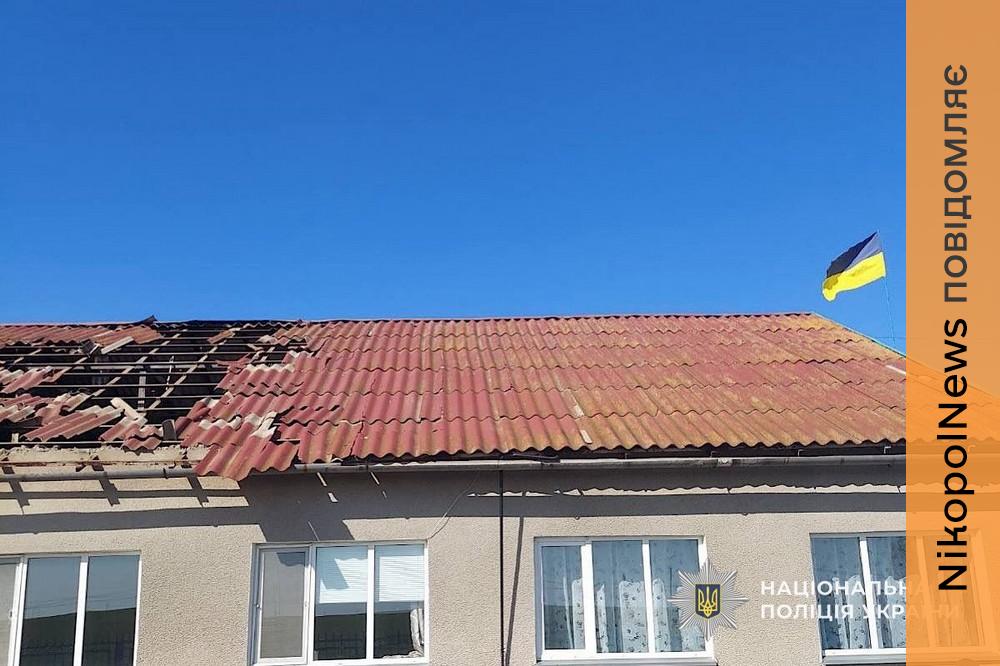 Загиблий, поранені і пошкоджені будинки: наслідки обстрілів Нікополя та області зафіксували правоохоронці (фото) 1 у Нікополі 5