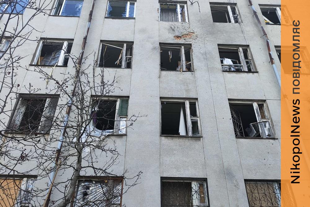 У Нікополі постраждав чоловік, пошкоджені адмінбудівля та авто швидкої, на Синельниківщині загинула людина і також є поранені (фото) 1 у Нікополі 9