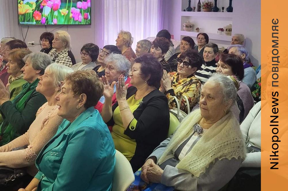 Як у терцентрі Покрова вітали жінок зі святом (фото) 1 у терцентрі Покрова