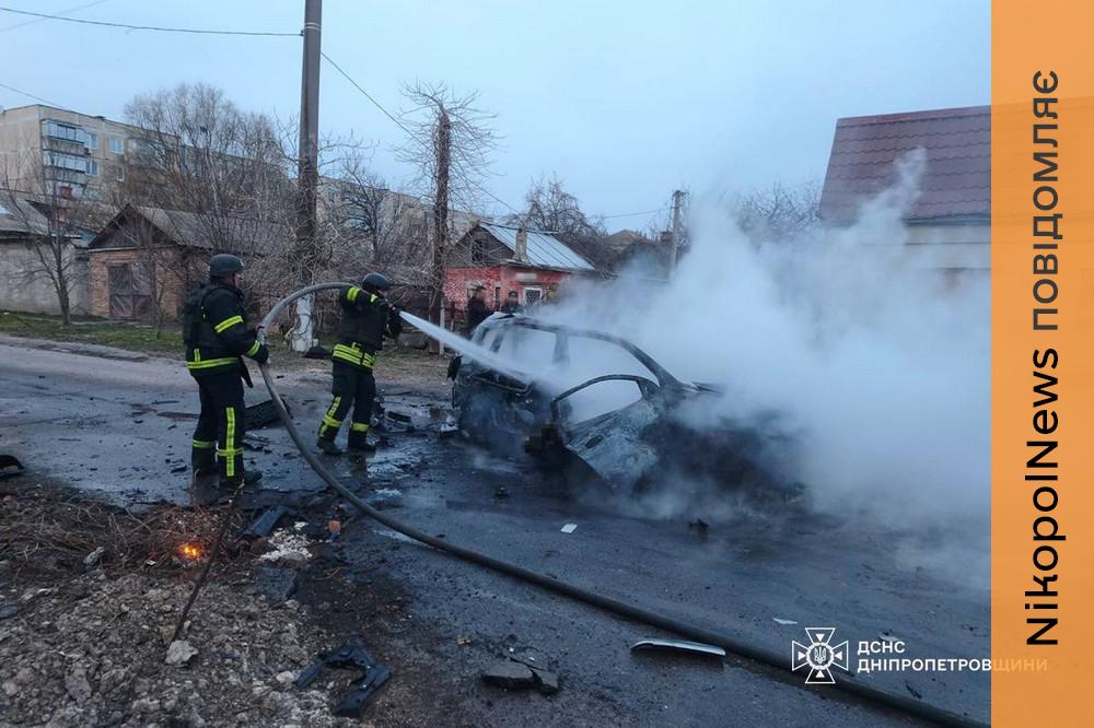 FPV-дрон влучив у легковий автомобіль в Нікополі і вбив двох людей: наслідки обстрілів Дніпропетровщини від ДСНС (фото) 1 в Нікополі 2